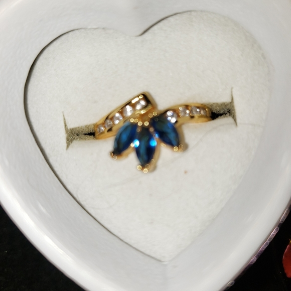 STUNNING SAPPHIRE & DIAMOND RING - Picture 3 of 3